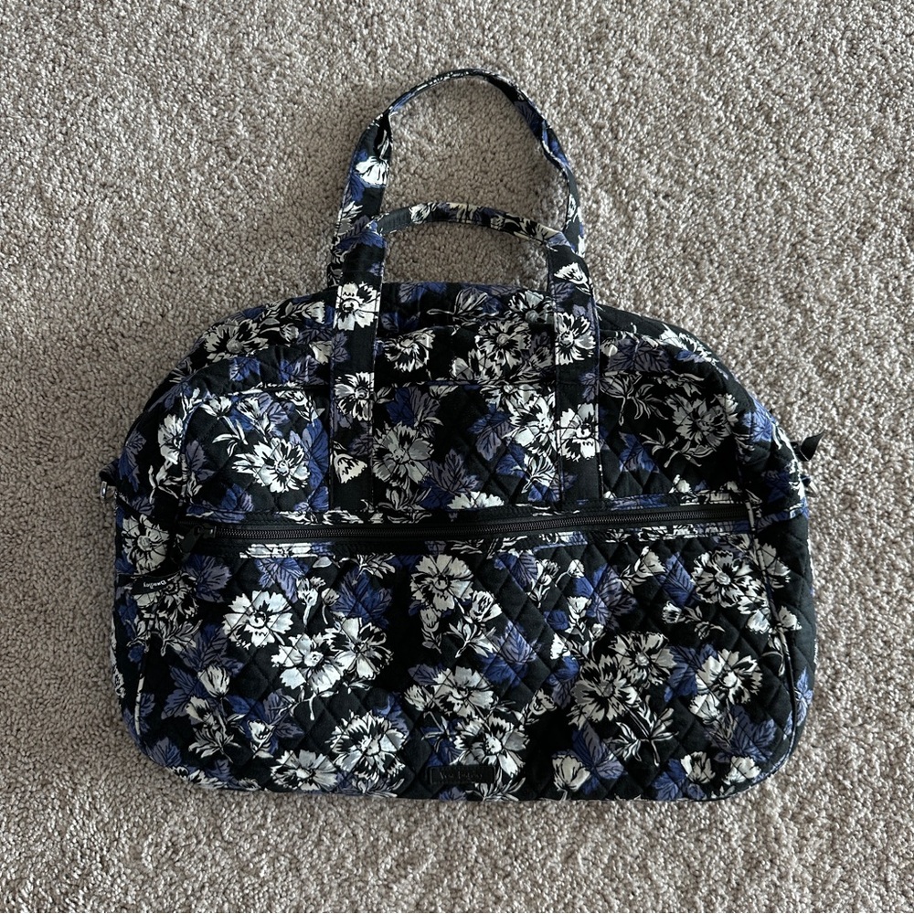 VERA BRADLEY— Medium Travel Duffel Bag